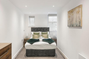 Spacious Luxury Apartment King Bed - Central Location